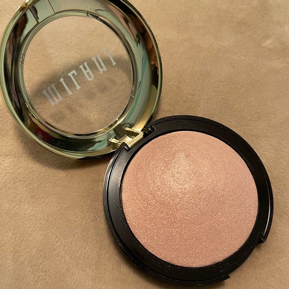 Milani Baked Highlighter